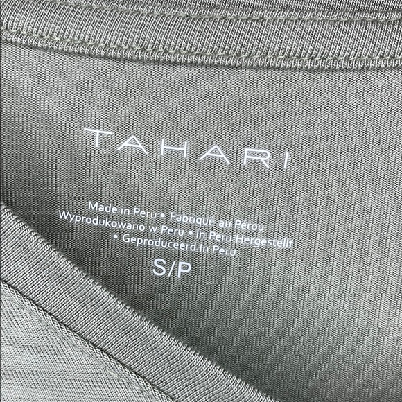 Tahari Green V-Neck Long Sleeve T-shirt NWT Size S - Picture 2 of 9
